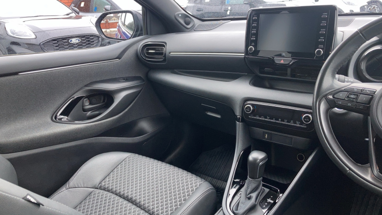 Toyota Yaris 1.5 Hybrid Dynamic 5dr CVT Hybrid Hatchback